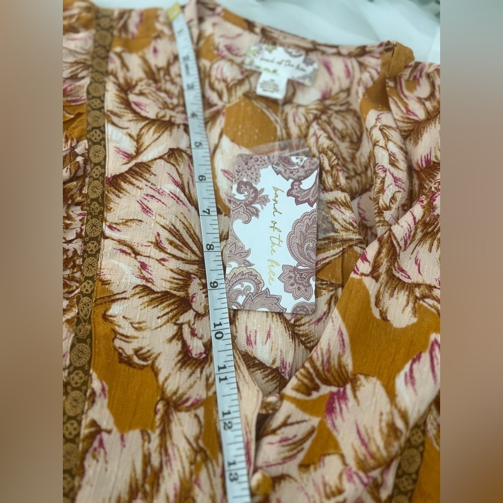 NWT Band of the Free LIBBY GOLD FLORAL BELL SLEEVE CROP TOP - Picture 9 of 11